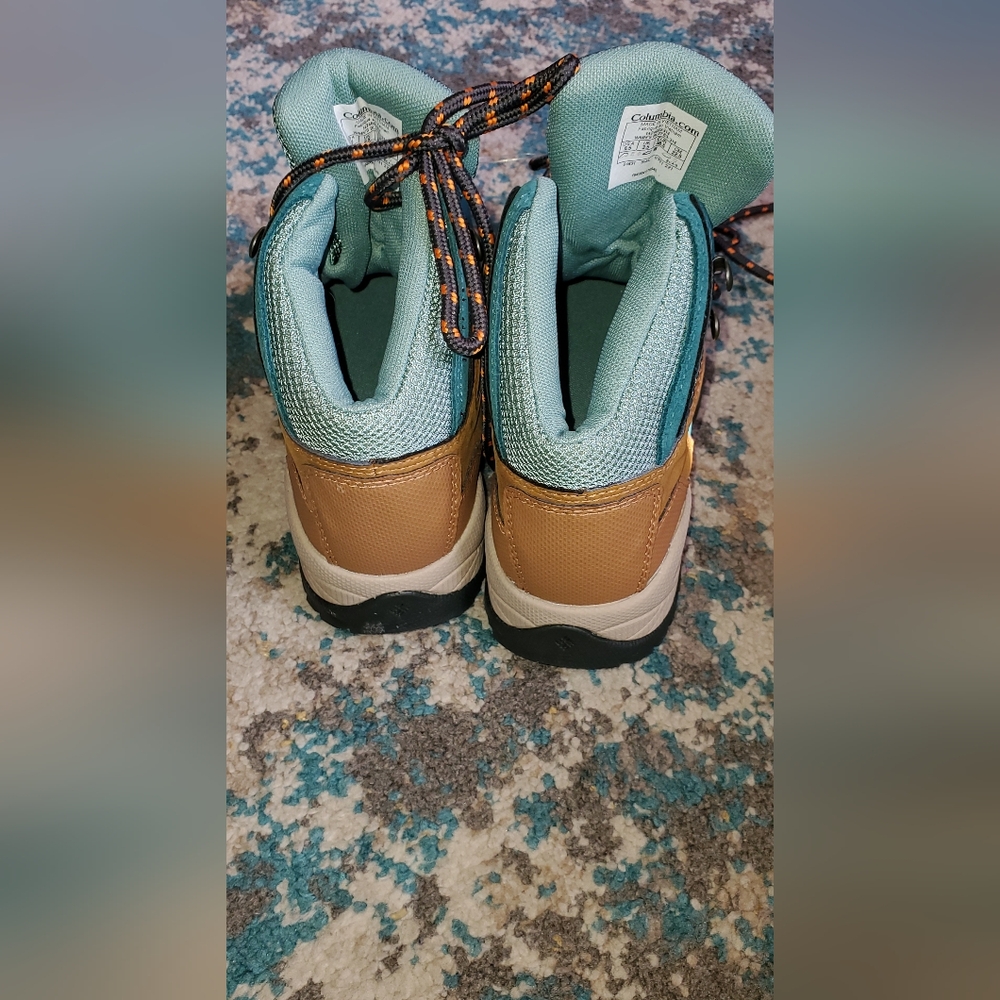 New Columbia Women's Newton Ridge Plus, Deep Wave/Dusty Green Size W/5.5 M/4 - Picture 4 of 7